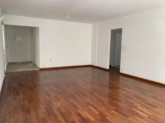 OPORTUNIDADE - Apartamento com terraço