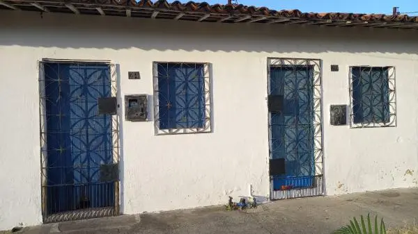 Vendo 2 casas em vila residencial.