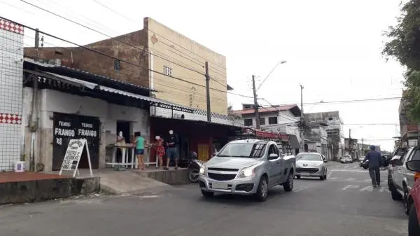 Aluga-se Excelente ponto comercial duplex com área total de 450m2 no Quintino Cunha