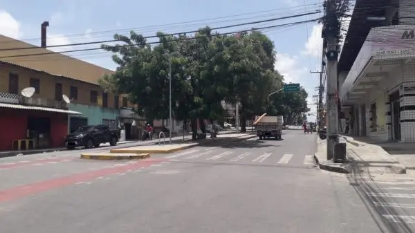 Aluga-se Excelente ponto comercial duplex com área total de 450m2 no Quintino Cunha
