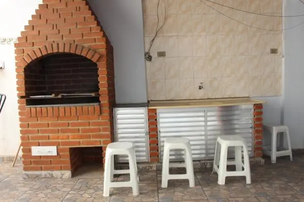 CASA TÉRREA 3 QUARTOS 3 VAGAS E QUINTAL COM CHURRASQUEIRA
