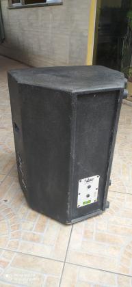 JSG - 2 caixas de som Leacs - R$ 900,00