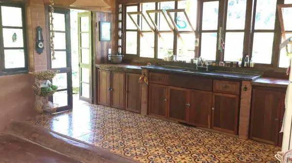 Sítio com duas casas excelentes