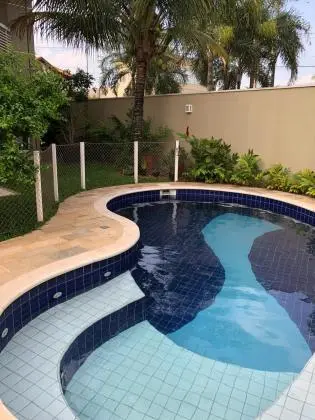 Vendo linda casa no condomínio Giardino