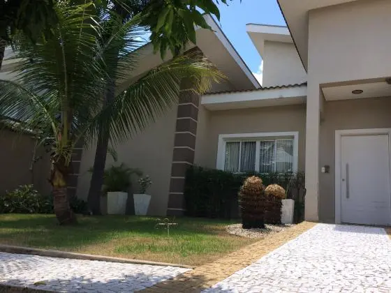 Vendo linda casa no condomínio portal da colina