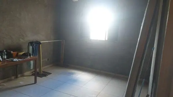 Vendo Um Terreno com Uma Casa Semi acabada  68m2+106, 88M2 livre para construir sendo uma área Total 176, 49Mt
