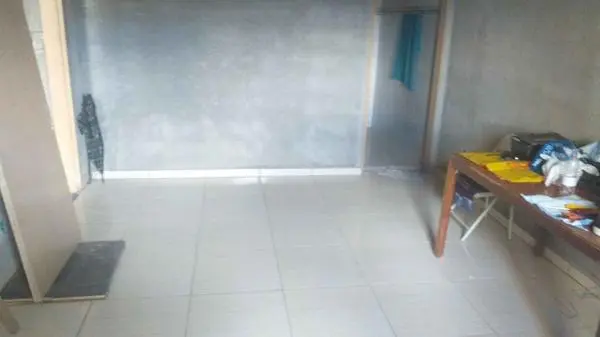 Vendo Um Terreno com Uma Casa Semi acabada  68m2+106, 88M2 livre para construir sendo uma área Total 176, 49Mt