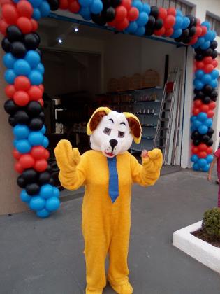 mascote do cachorro  e locução  para inaugurações e promoções