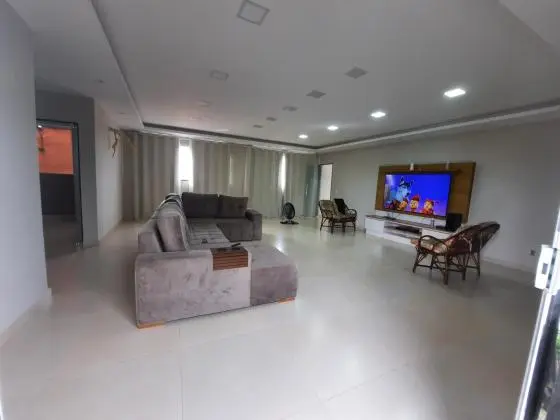 Casa de 2 quartos com closet (1 suítes) - Próximo a Est. Bandeirantes
