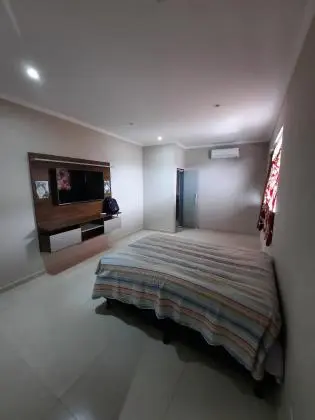 Casa de 2 quartos com closet (1 suítes) - Próximo a Est. Bandeirantes