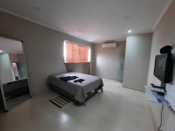 Casa de 2 quartos com closet (1 suítes) - Próximo a Est. Bandeirantes