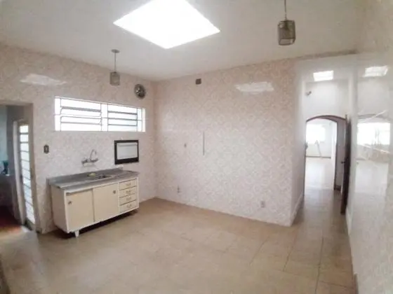 INCRÍVEL! Sobrado ÚNICO de 247m2 no CENTRO de MOGI por esse preço? É sério?