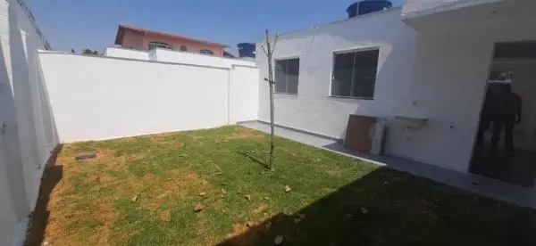 Linda Casa Plana de 3 Quartos com Suíte com 156m2 em Venda Nova.