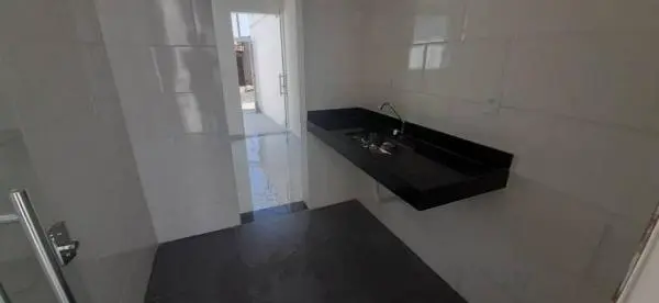 Linda Casa Plana de 3 Quartos com Suíte com 156m2 em Venda Nova.