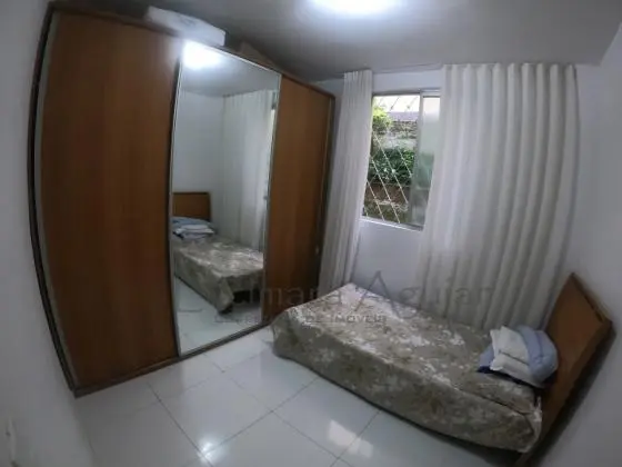 Localizado no bairro Sagrada Família, o apartamento favorece com localização privilegiada e perto de tudo que seu dia a dia precisa.