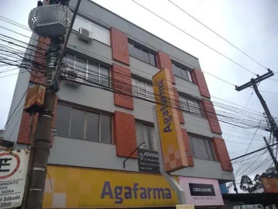 Apt. 164m2 de área útil, 3 dorm, sendo 1 suite, ampla cozinha e demais dependências... No centro da cidade.