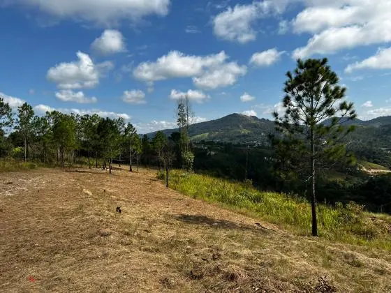 Lançamento em ibiuna próximo ao asfalto