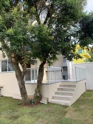 Vendo Casa Recém Construída 2 suítes no Condomínio Canto dos Pássaros Cabo Frio