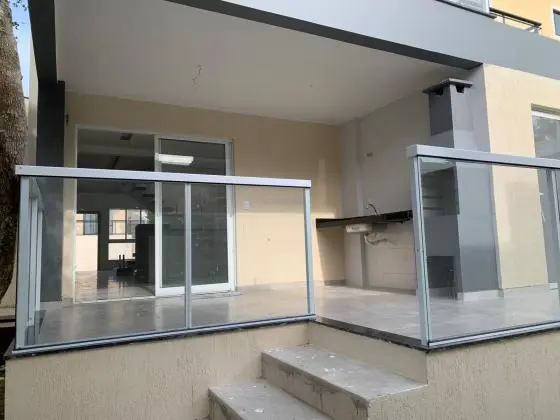Vendo Casa Recém Construída 2 suítes no Condomínio Canto dos Pássaros Cabo Frio