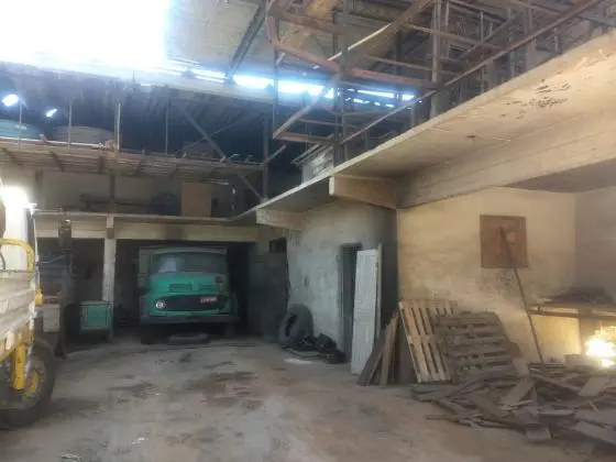 Vendo dois terrenos em área disputada na Av Brasil