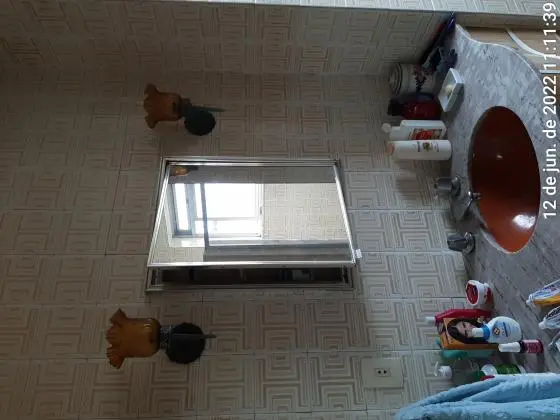 Apto térreo em prédio de dois pavimentos, com garagem privativa e sem condomínio. Rua Miguel Fernandes - Méier-RJ