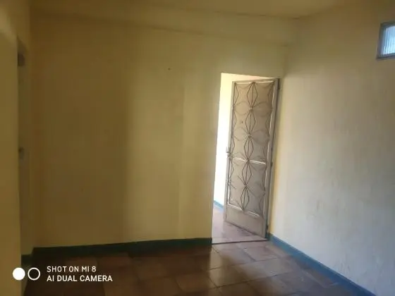 Apto, tipo casa, de 2 quartos, com vaga de garagem em vila - Cascadura-Rua Padre Telêmaco-Rio de Janeiro-RJ