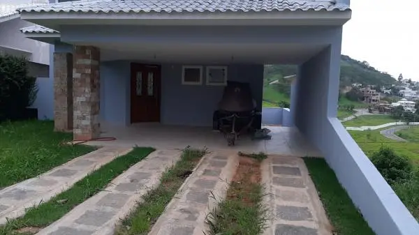 Casa a venda em Macaé RJ. Condomínio