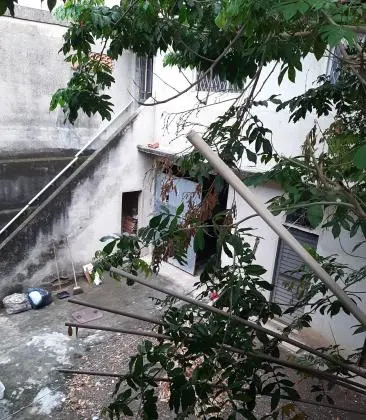 Casa duplex, frente de rua com vagas de garagem  em Piedade-RJ