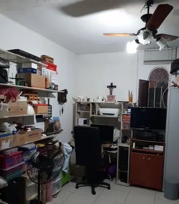 Casa duplex, frente de rua com vagas de garagem  em Piedade-RJ