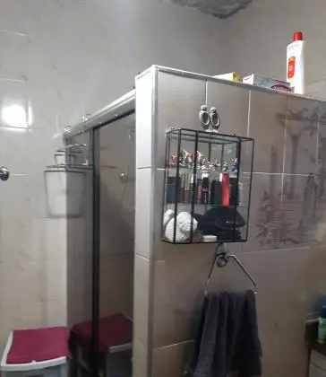 Casa duplex, frente de rua com vagas de garagem  em Piedade-RJ