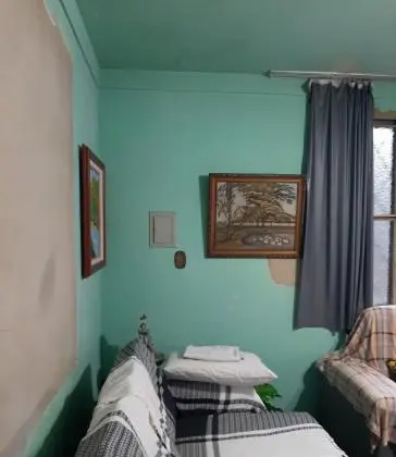 Casa duplex, frente de rua com vagas de garagem  em Piedade-RJ