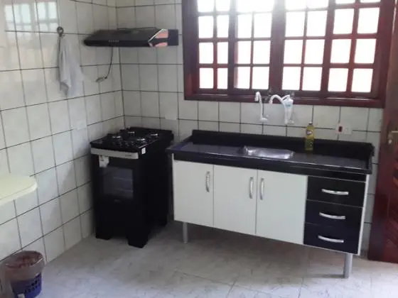 Casa mobiliada - com caução - 3 Dormitórios/1Suíte + Edícula - CT. 30 meses