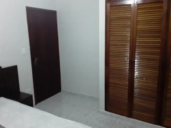 Casa mobiliada - com caução - 3 Dormitórios/1Suíte + Edícula - CT. 30 meses