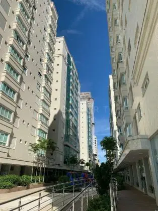 LINDO APTO COM 4 SUÍTES E 3 VAGAS - CONDOMÍNIO FRENTE MAR