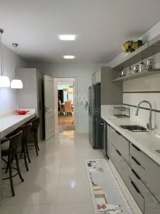 LINDO APTO COM 4 SUÍTES E 3 VAGAS - CONDOMÍNIO FRENTE MAR