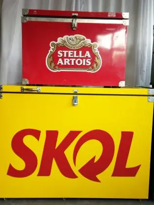 Locação de Caixa Térmica Estampa de Marca de Cerveja 380L