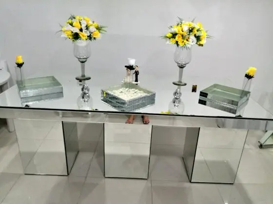 Locação de Mesa Espelhada 2.00m