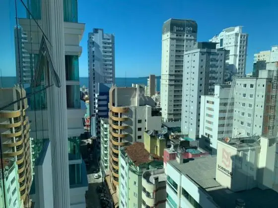 OPORTUNIDADE! APTO COM 3 SUÍTES MOBILIADO E DECORADO E 2 VAGAS - 2º QUADRA DO MAR!