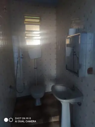 Quitinete simples, em condomínio de casas fechado e vaga de garagem em Cascadura-Rio de Janeiro-RJ