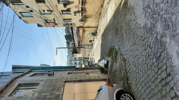 Quitinete simples, em condomínio de casas fechado e vaga de garagem em Cascadura, Rua Padre Telêmaco-Rio de Janeiro-RJ