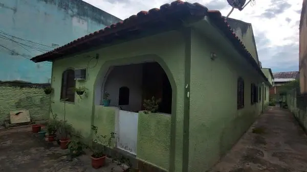Vendo um terreno de 360 m2 com 03 casas no bairro Califórnia - NI
