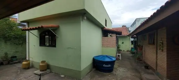 Vendo um terreno de 360 m2 com 03 casas no bairro Califórnia - NI