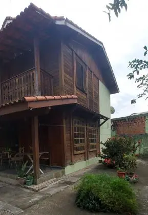 Vendo um terreno de 360 m2 com 03 casas no bairro Califórnia - NI