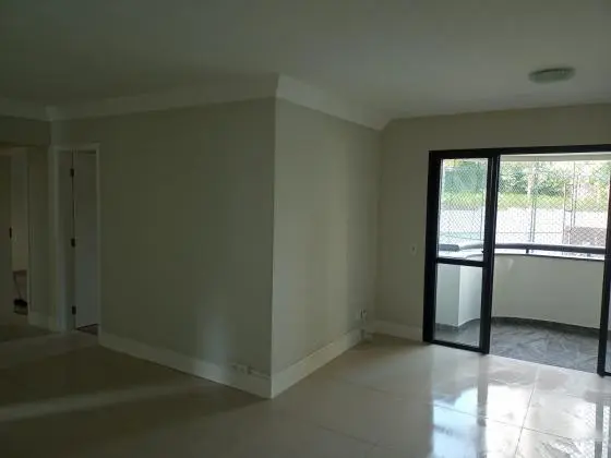 Apartamento em Linda Rua Arborizada.