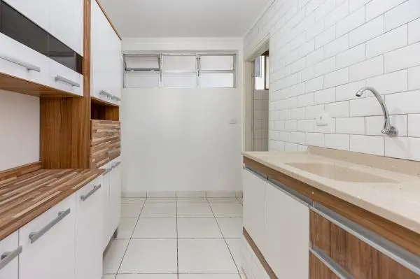 Apartamento Reformado. Próximo ao Parque Ibirapuera. Menor Preço do Condomínio.