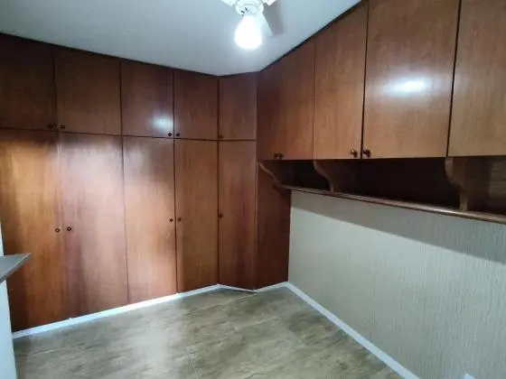 Apartamento térreo reformado com sacada vaga de garagem coberta e lazer no Bonfim