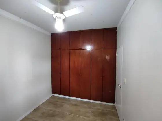 Apartamento térreo reformado com sacada vaga de garagem coberta e lazer no Bonfim