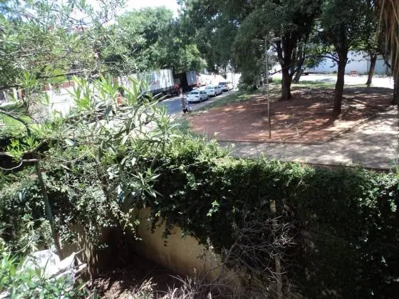 Casa com Excelente Terreno para Construção.