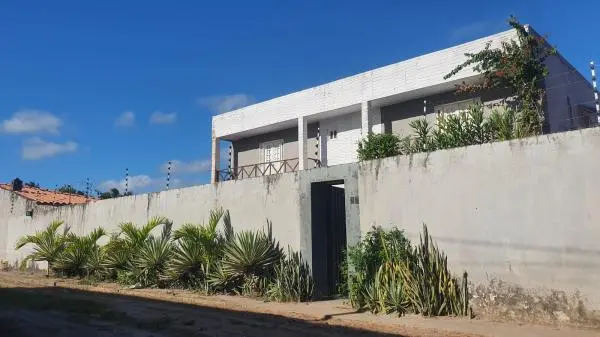EXCELENTE SOBRADO COM PISCINA