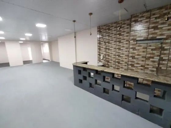 Salão comercial todo reformado com salão no fundo e entrada lateral no Bonfim